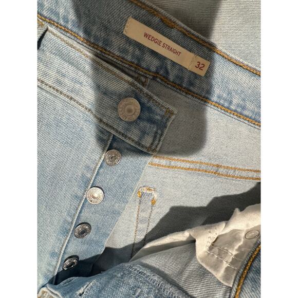 Levi's Wedgie Straight Leg Jeans Button-Fly Light Wash Size 32 - Picture 9 of 9